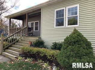 418 E Church St, Benton, IL 62812