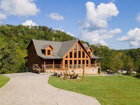2nd image of 2715 Dayne Dr