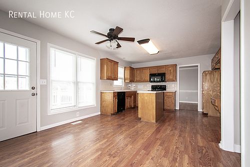 4th image of 10965 Cleveland Ave