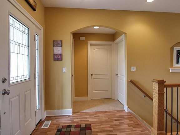 4th image of 8246 Fairwood Dr