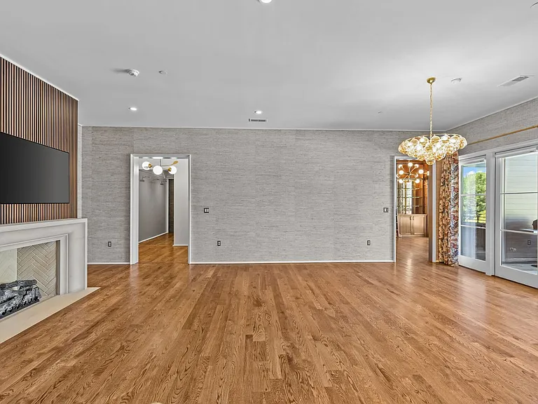 1172 Queens Rd #8 — Photo 33