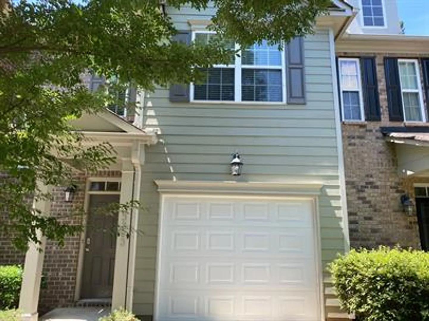 3 Bedroom 2.5 Bath Townhome in Great Location! — Photo 1