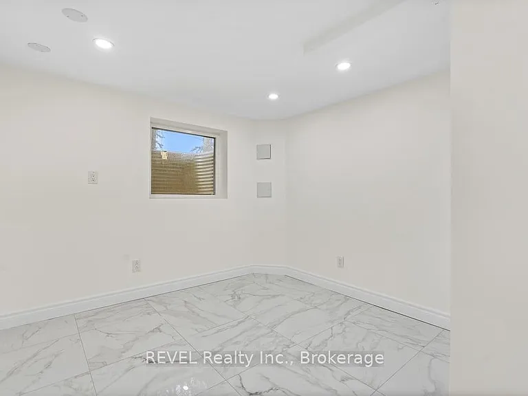 462D Carlton St — Photo 7