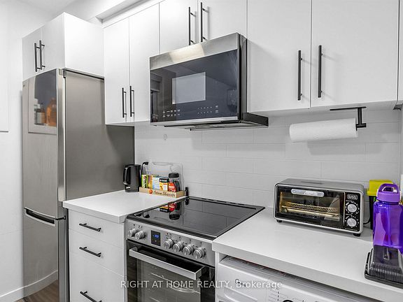 5th image of 148 Glenlake Ave #1