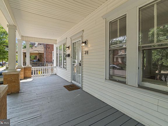 4th image of 39 Maple Ave