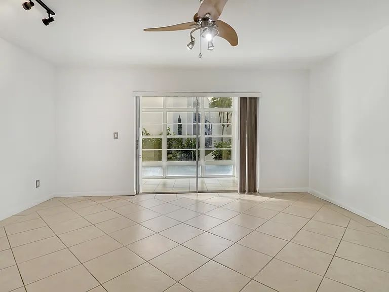 964 NW Spruce Ridge Dr #D1 — Photo 18