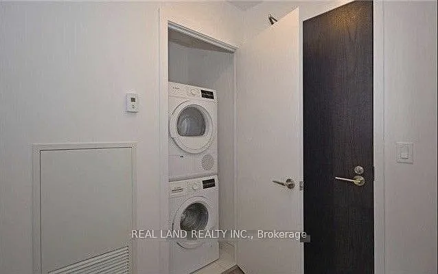 297 College St #1110 — Photo 7