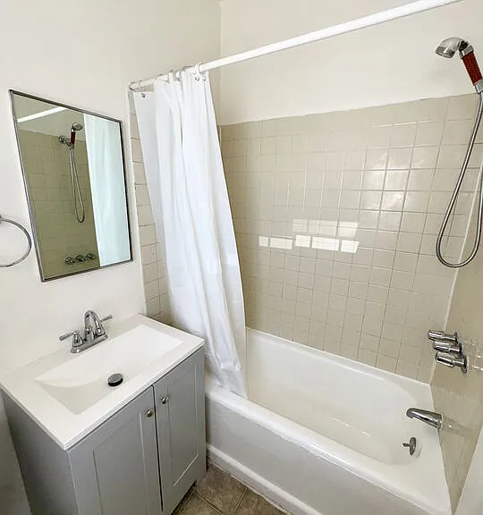 439 N Van Ness Ave — Photo 8