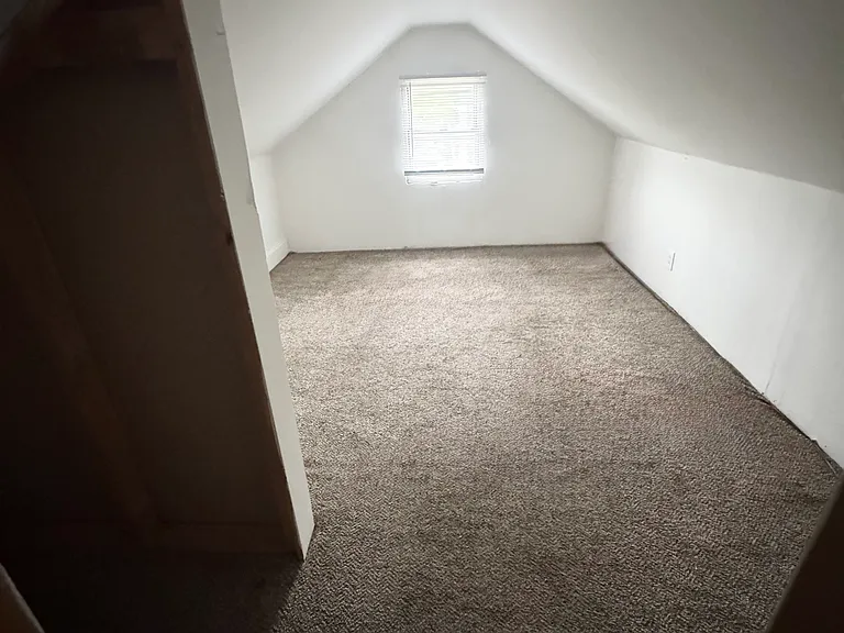 674 Elliott Ave — Photo 2