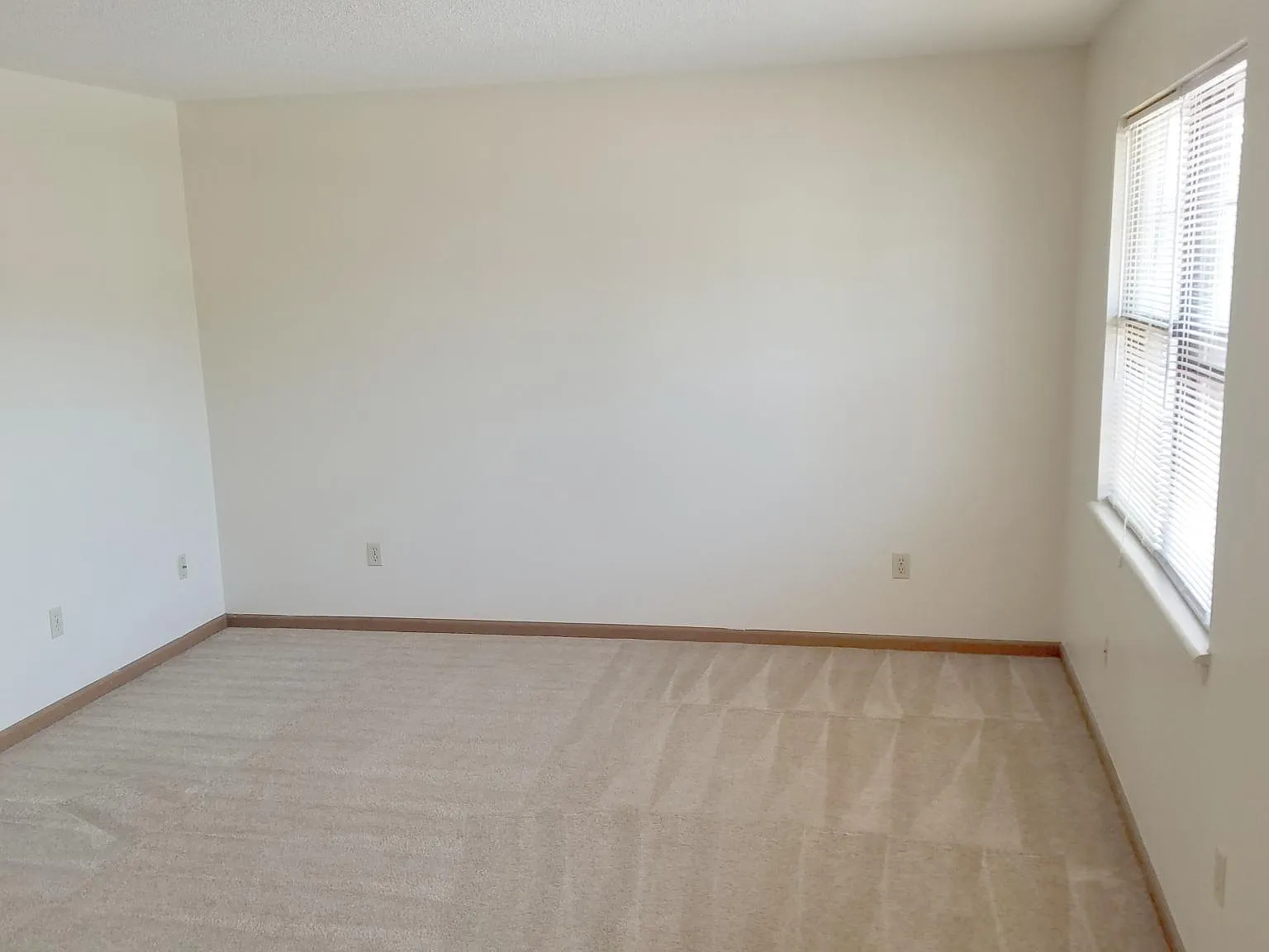 2 bed, 672 sqft, $600 — Photo 2