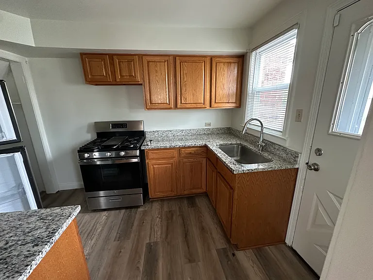 309 Belden Pl — Photo 4