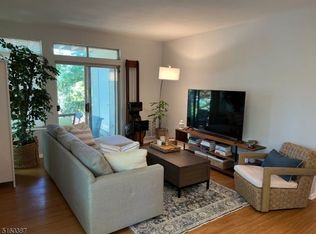 27 Wescott Rd, Bedminster, NJ 07921