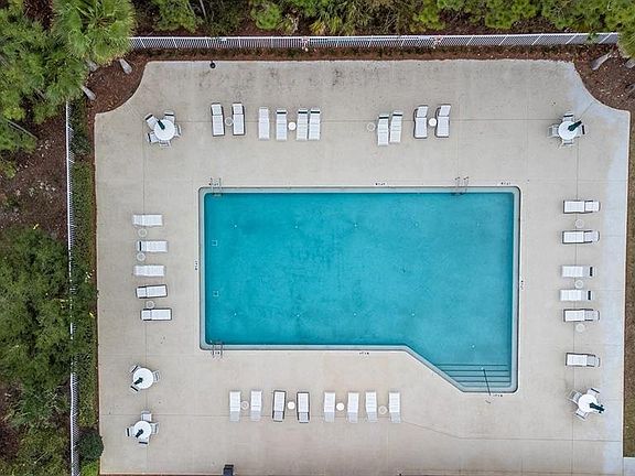 5th image of 107 Raintree Cir