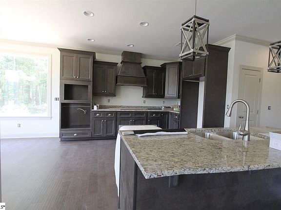 4th image of 118 King Cir