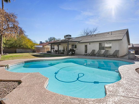 2nd image of 1034 W MENDOZA Avenue