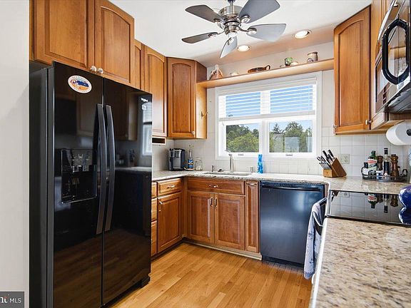 4th image of 1 Bayview Rd #12B