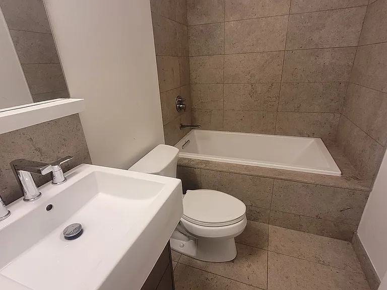 170 Avenue Rd #905 — Photo 11