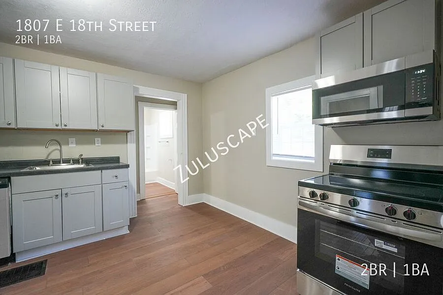1/2 Off First Month Rent.1807 E. 18th Street / 2 bed 1 bath Ranch in Anderson Indiana — Photo 4