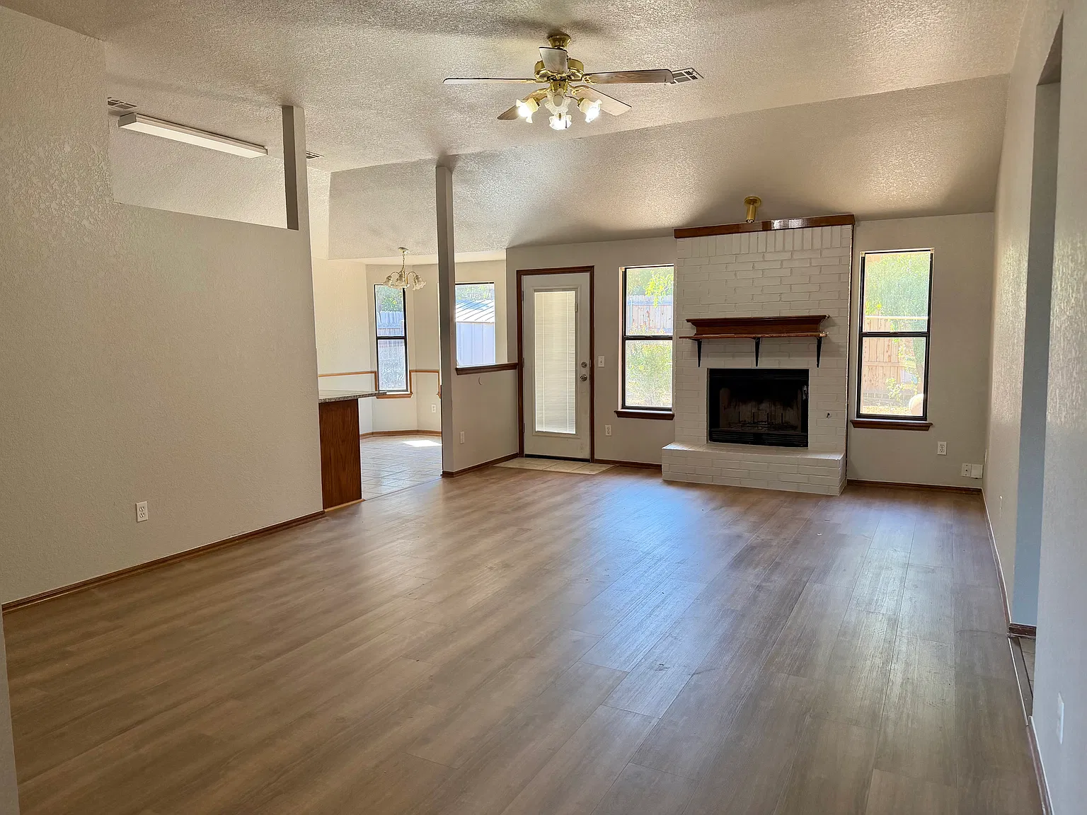 809 N Morgan Dr — Photo 2