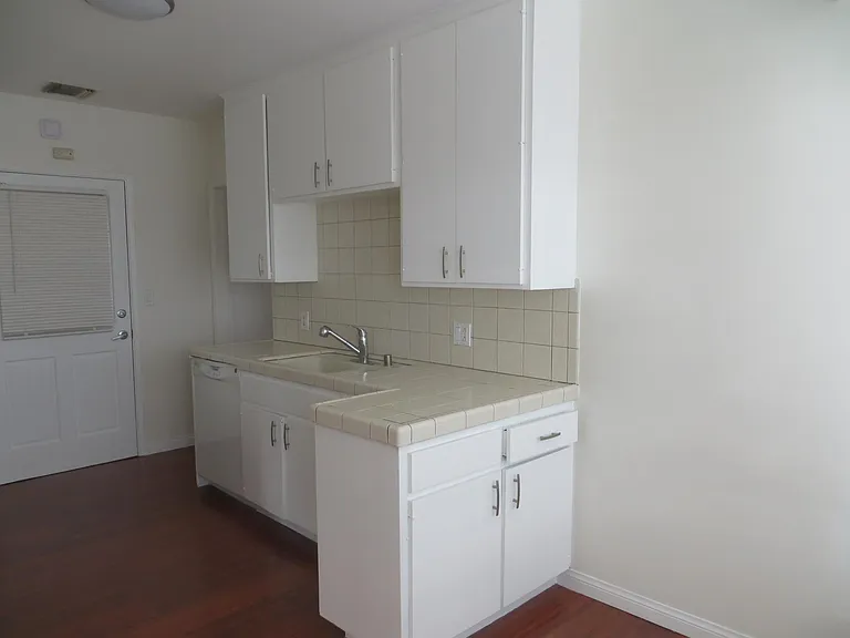 147 Mariposa Ave #F — Photo 18