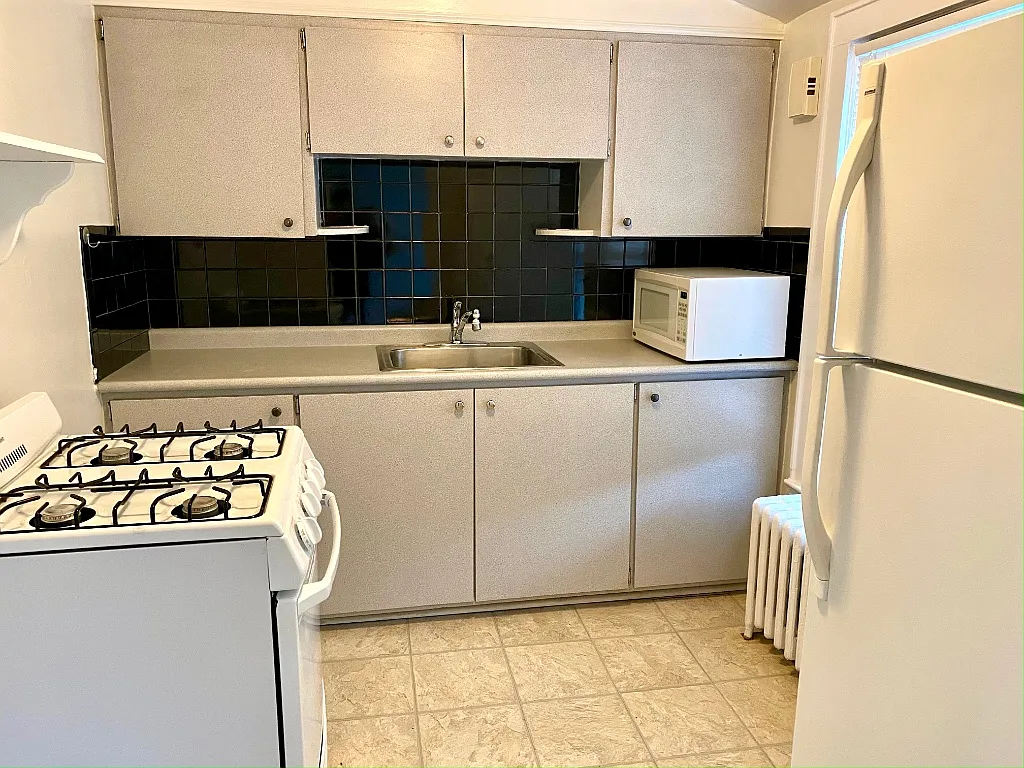 2 bed, 1.0 bath, $2,600 — Photo 2
