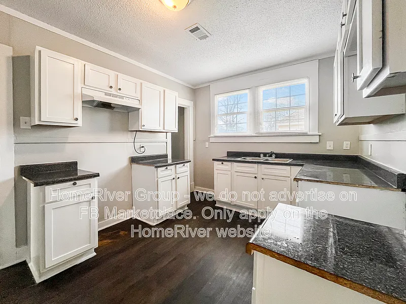 3 bed, 1.0 bath, 1479 sqft, $1,295 — Photo 3