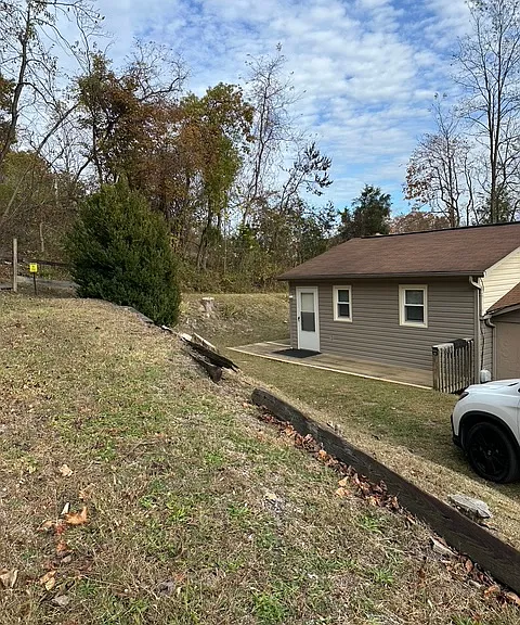 940 Jennelle Rd — Photo 1