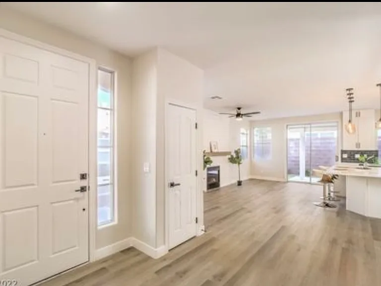 9101 Kings Town Ave — Photo 3