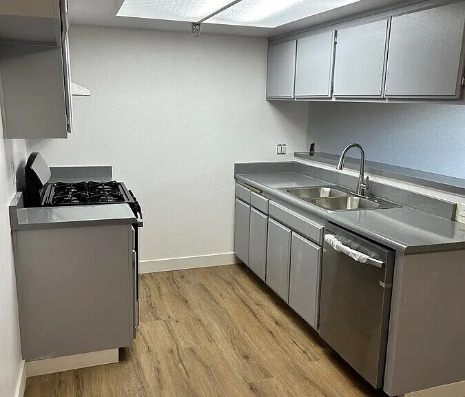 13610 S Cordary Ave #10 — Photo 7
