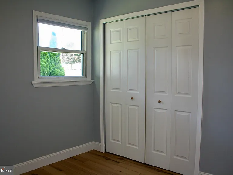 124 Stratford Ave — Photo 13