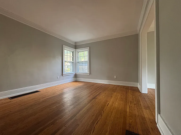 978 Harvard St — Photo 5