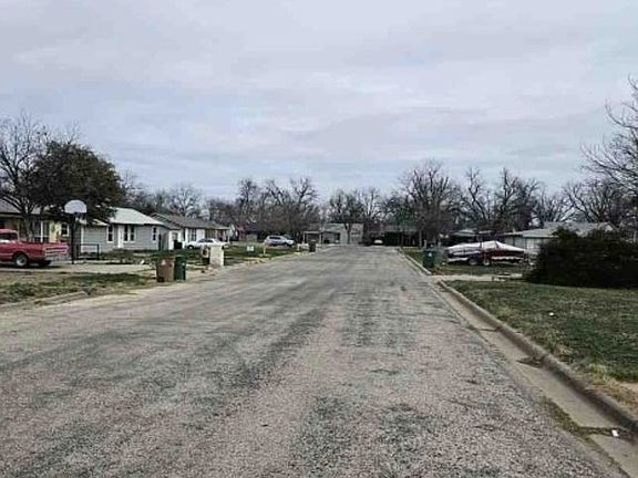 Exterior Neighborhood (street photo)