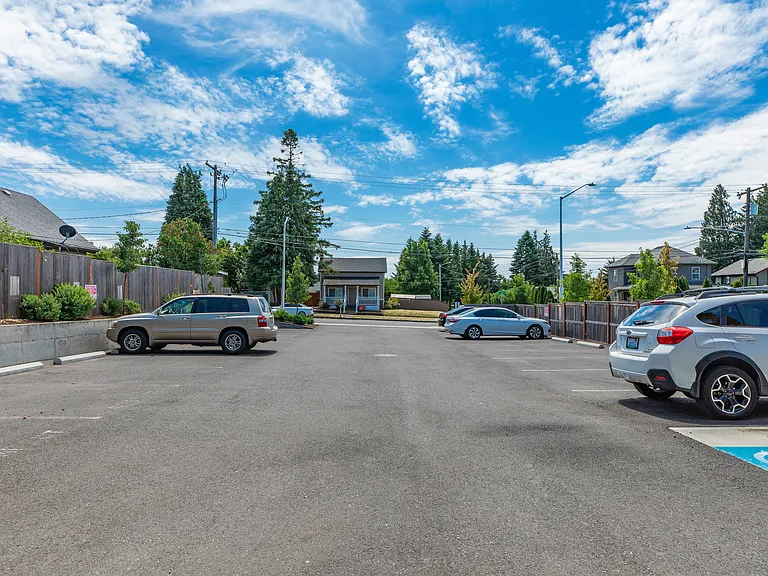 Clark Apartments — Photo 41