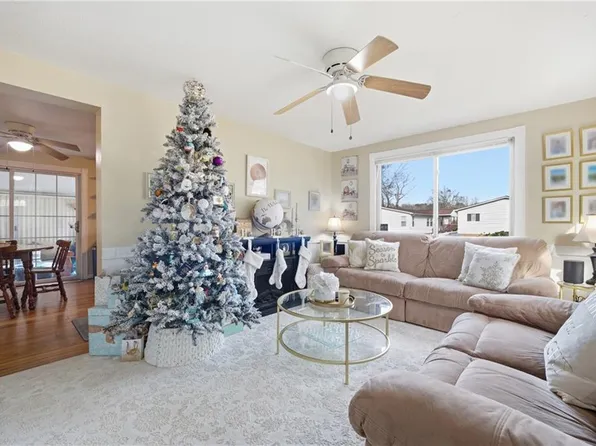 1069 Sea Holly Ct, Virginia Beach, VA 23454