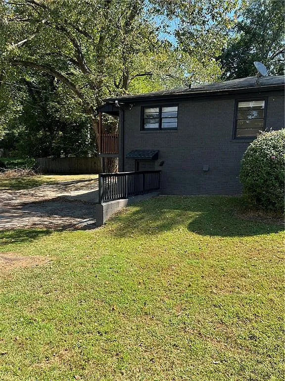 3 bed, 1.0 bath, 1304 sqft, $1,275 — Photo 3