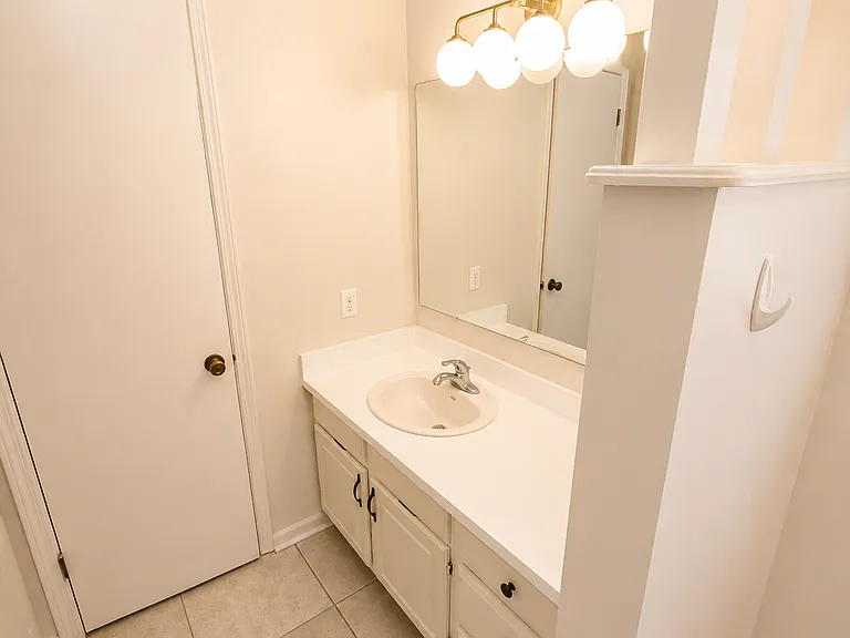405 E Ridge Dr — Photo 7