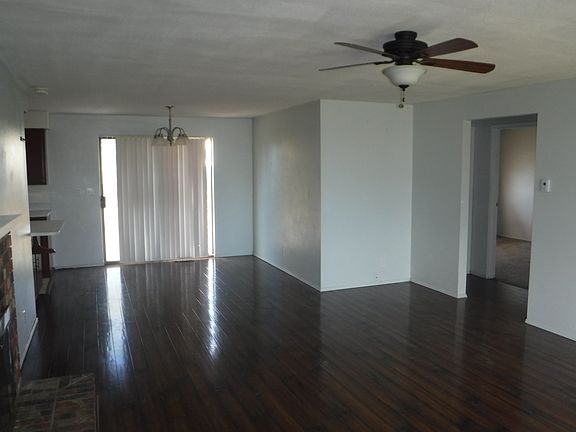 3rd image of 810 N Evelyn Dr