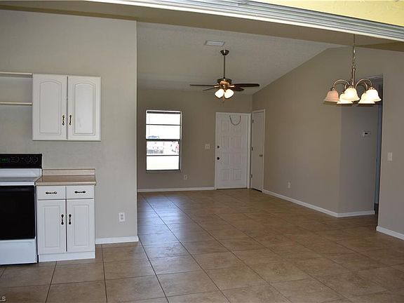5th image of 1426 SE 12th St