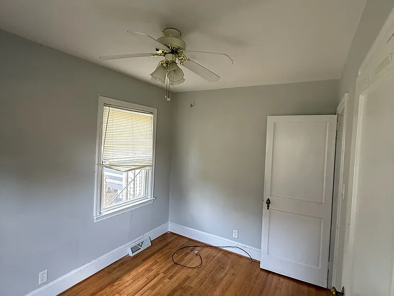 324 E Peterson Dr — Photo 35