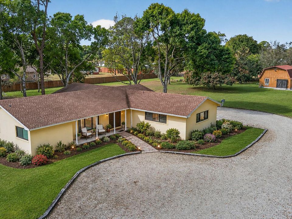 1st image of 749 W Rambling Drive
