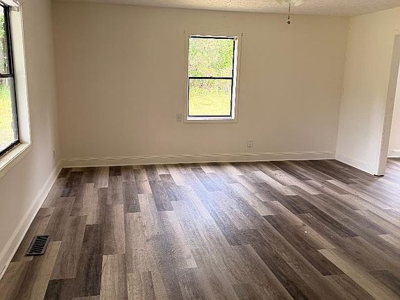 3rd image of 124 Wynn Rd