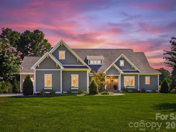 124 Washam Rd, Mooresville, NC 28117