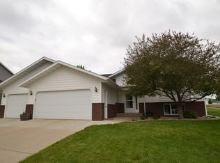 3834 Kingston Dr, Bismarck, ND 58503