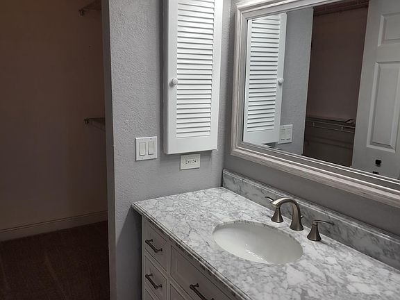 5th image of 11 Harbor Cove St