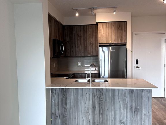 5th image of 15 Watergarden Dr #515