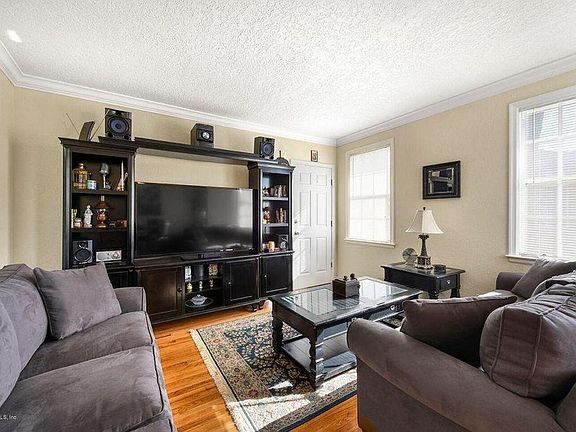 2nd image of 319 1st Ave N