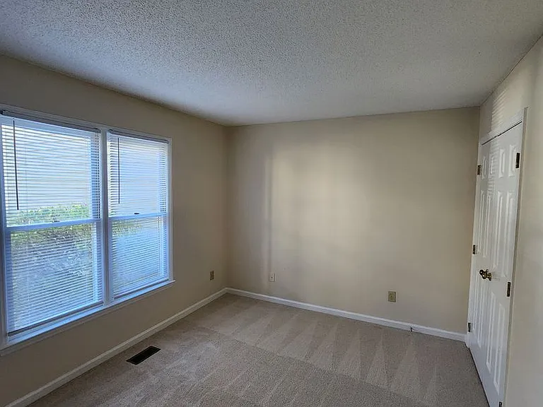 519 Woodwinds Dr — Photo 8