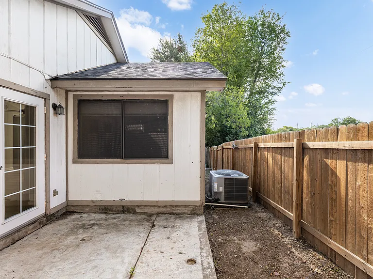 1803 Heatherglen Ln — Photo 21
