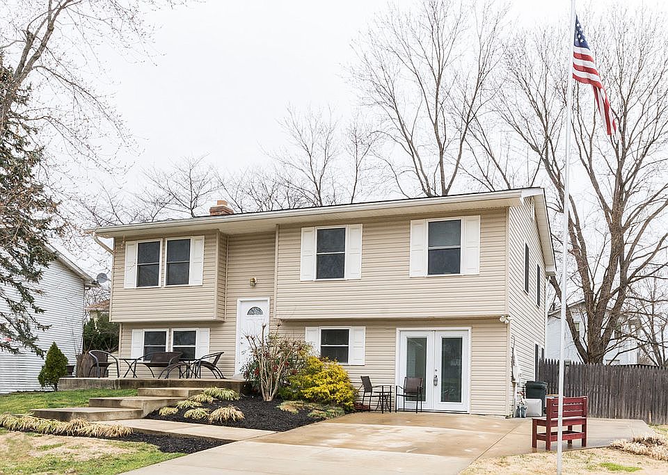 1st image of 1046 Christmas Ln