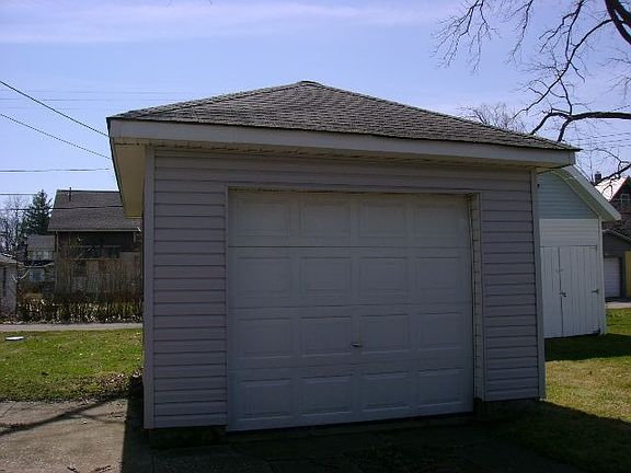 1 car detached garage